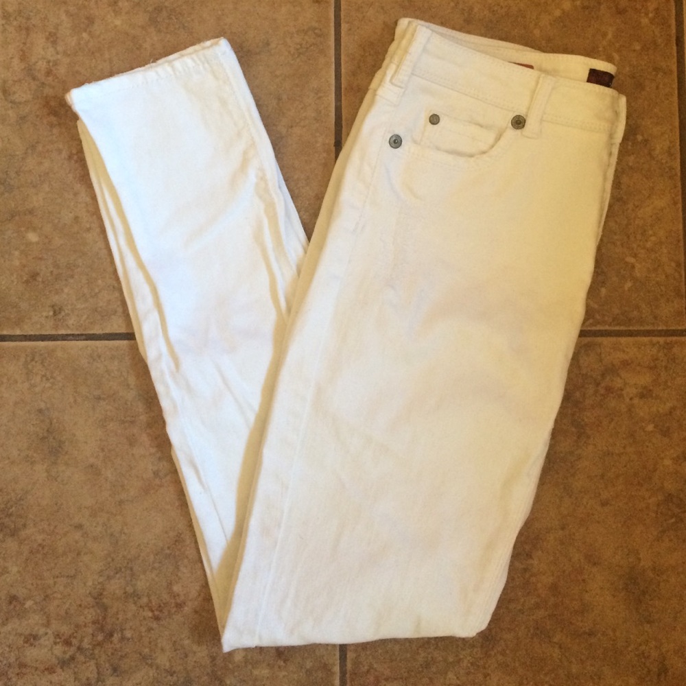 Fragile Skinny Jeans